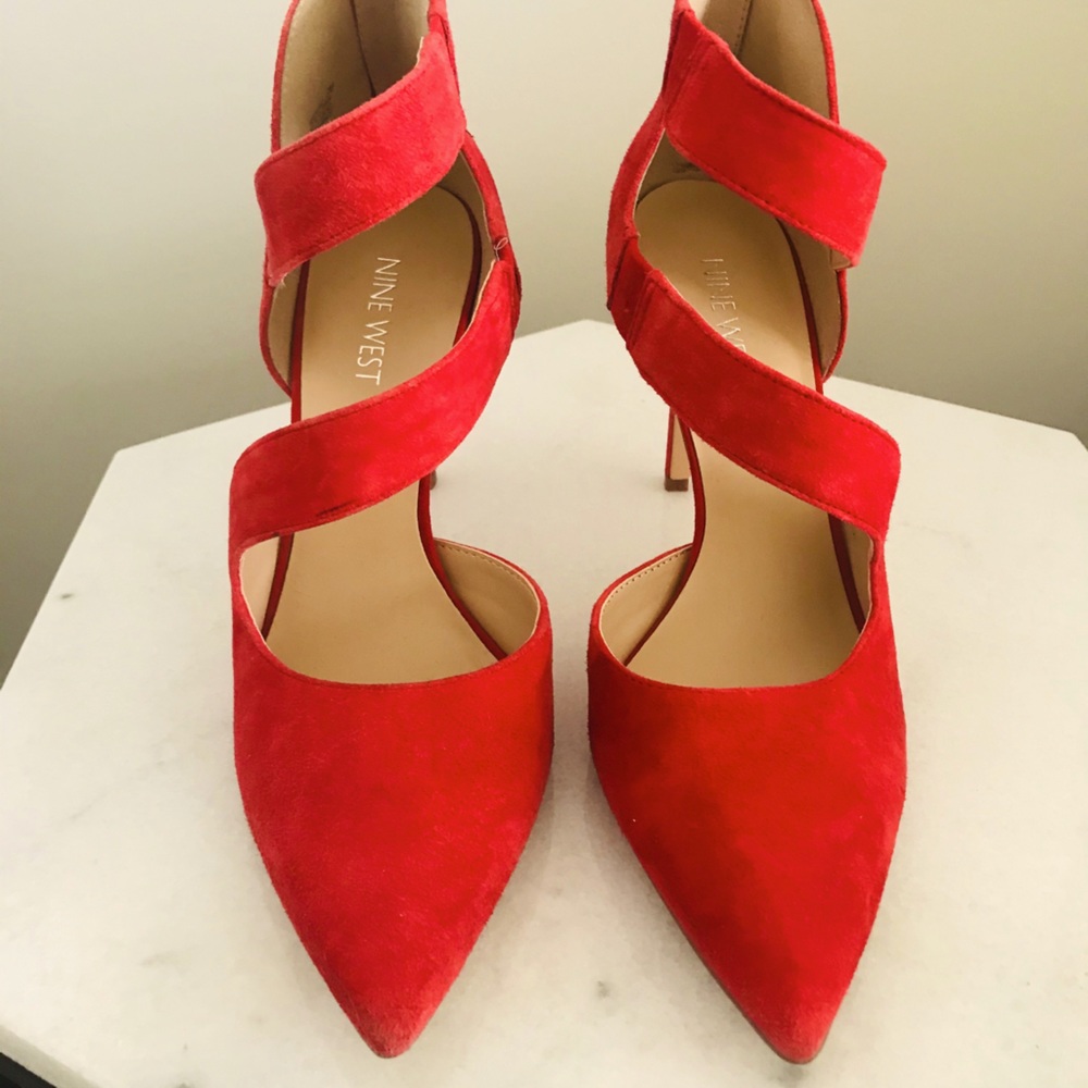 🔥Sexy red heels pairs great with any LBD